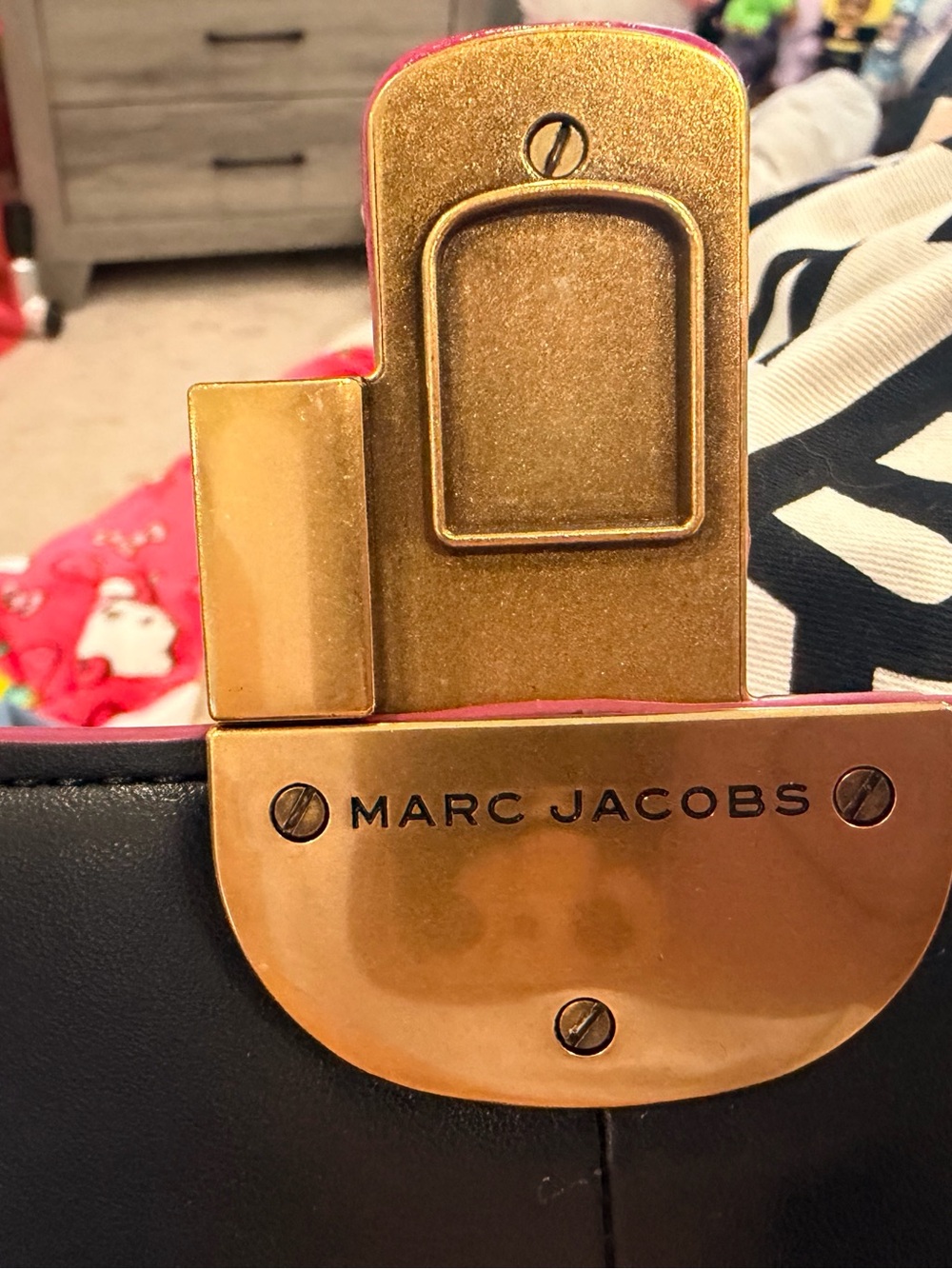 Marc Jacobs Vibrant Pink Leather Crossbody with Gold Chain Buckle - Picture 3 of 4